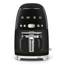 Tijdloze Smeg DCF02BLEU filterkoffiemachine in glanzend zwart met glazen kan en LED-display